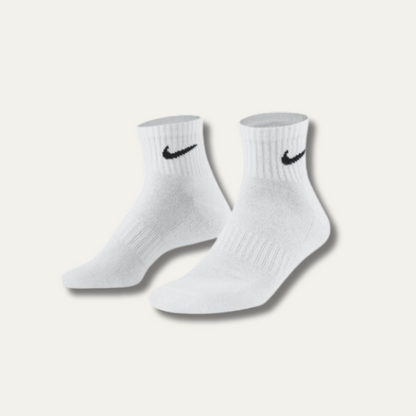 2 Esque[B,N]+Pant[B]+Medias Nk